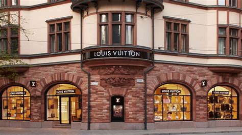 what stores sell louis vuitton online|what stores carry louis vuitton.